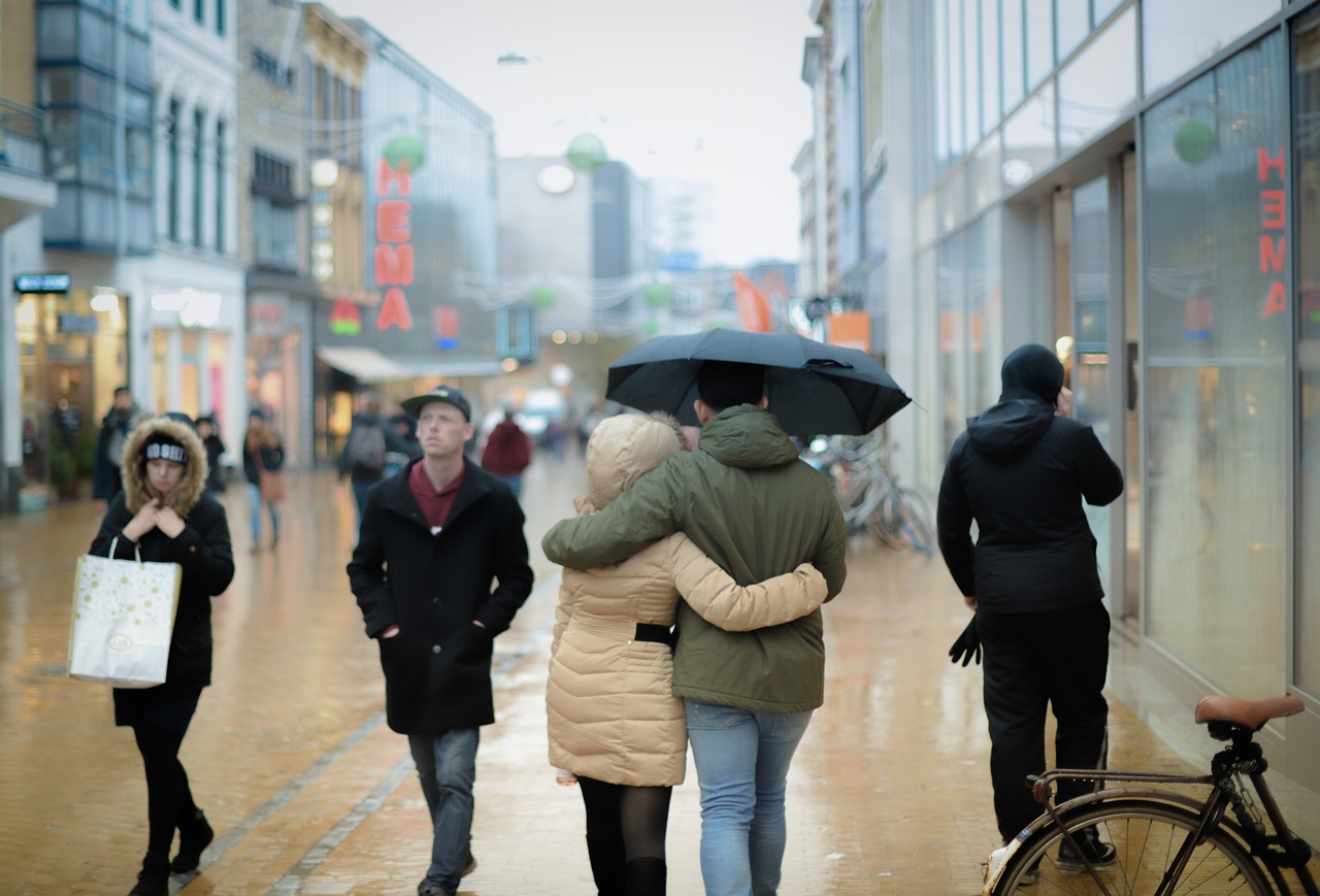 东北雨姐夫妻实控约30家企业，揭秘背后的商业帝国