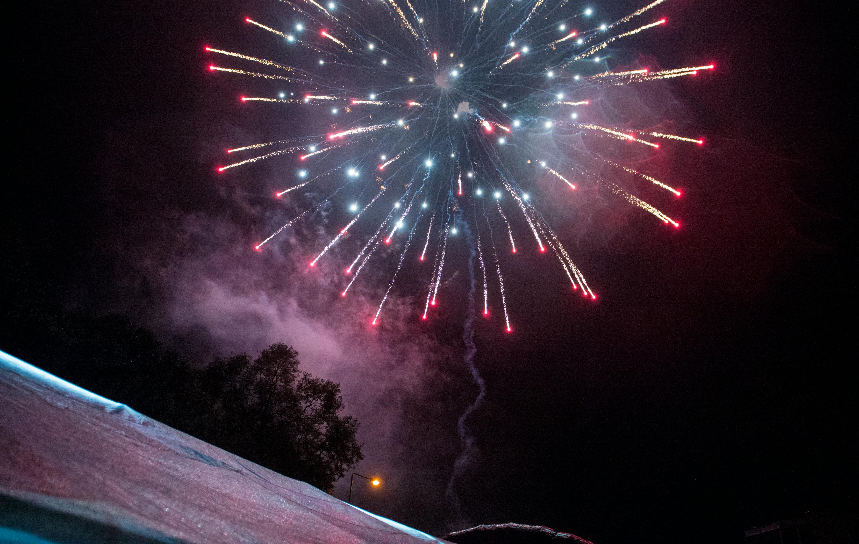 点亮新年烟火，探索那些温暖人心的新年祝福语句